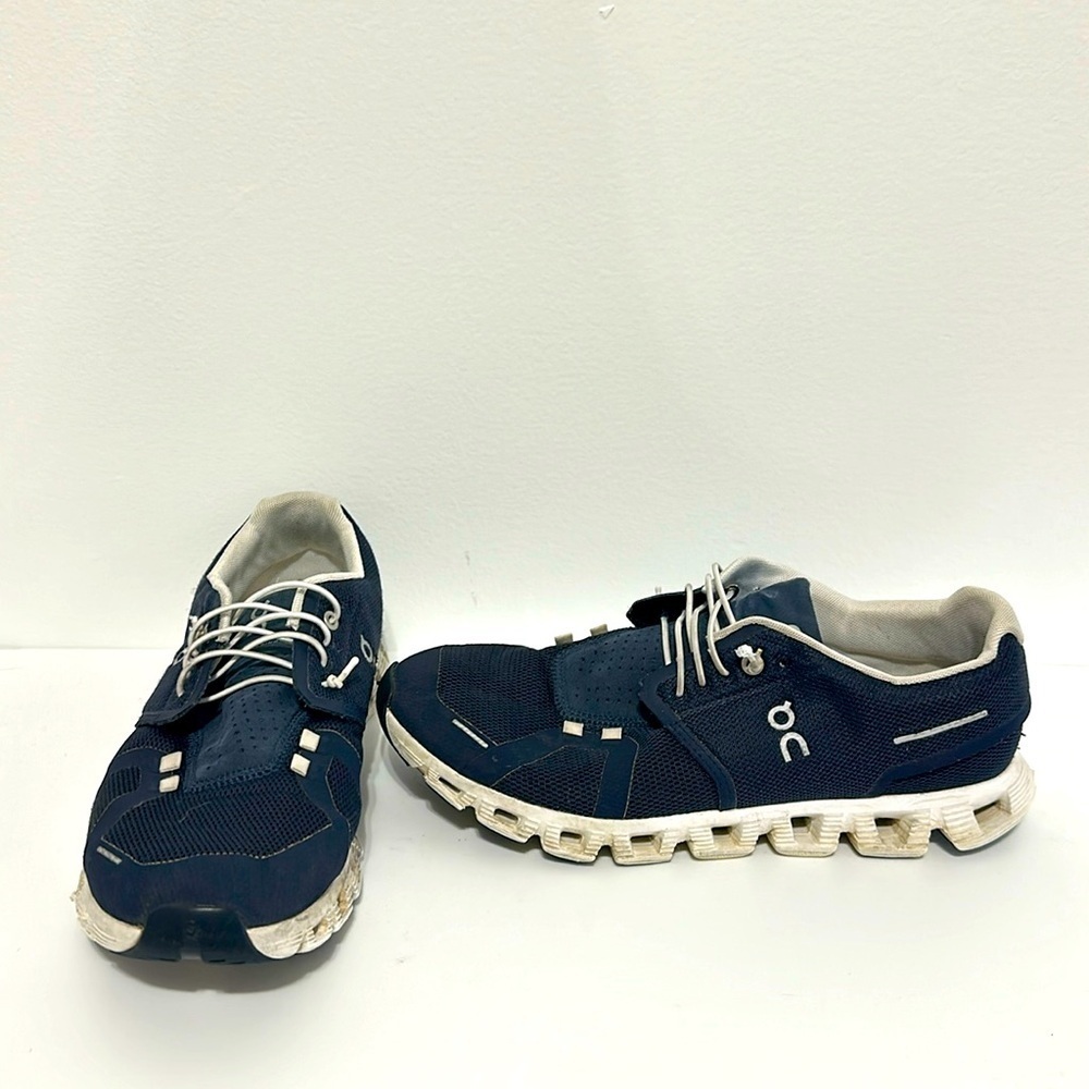 On Cloud running shoes​​​
